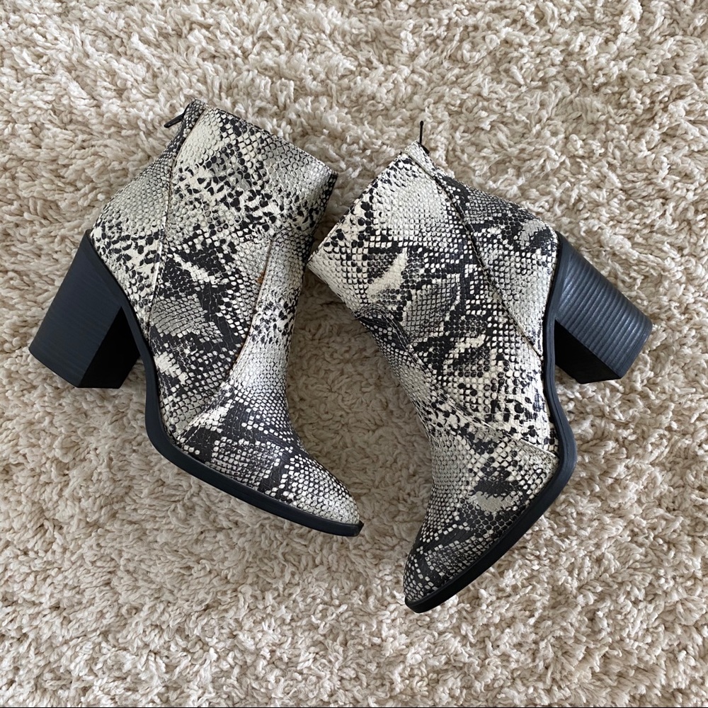 SOLD❌Qupid Block Heel Snakeskin Print Booties - Picture 2 of 8